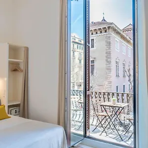 https://feelathome-casa-bertrand.catalonia-hotels.com